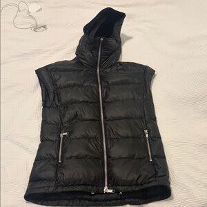 MICHAEL KORS Sleek Black Hooded Puffer Vest